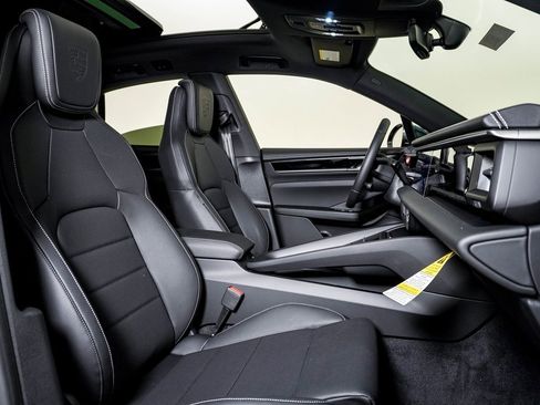 New 2025 Porsche Macan 4S Electric image 15