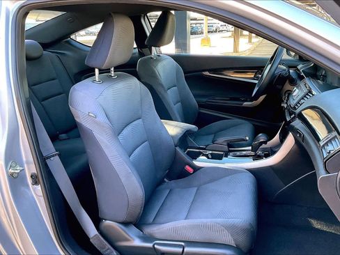 Used 2017 Honda Accord LX-S image 7