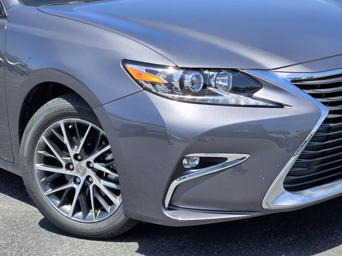 Used 2017 Lexus ES 350 w/ Navigation System Package FWD image 9