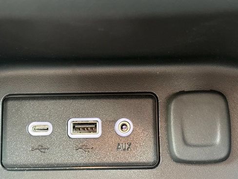 Used 2023 Chevrolet Equinox RS FWD image 19