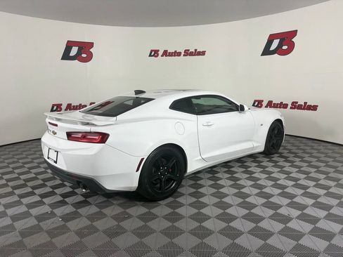 Used 2018 Chevrolet Camaro LT RWD image 6