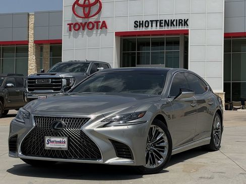 Used 2018 Lexus LS 500 w/ Luxury Package RWD image 2
