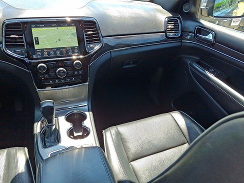 Certified 2020 Jeep Grand Cherokee Overland AWD/4WD image 11