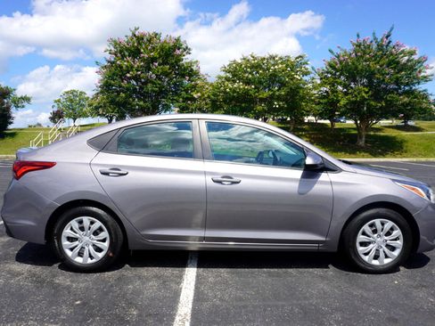 Used 2022 Hyundai Accent SE image 8