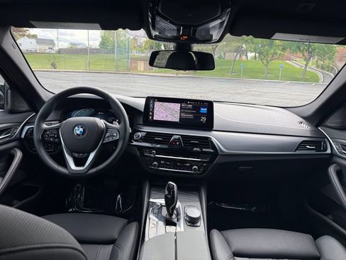 Used 2023 BMW 530e xDrive w/ Premium Package AWD/4WD image 12