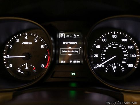 Used 2017 Hyundai Santa Fe Sport image 18