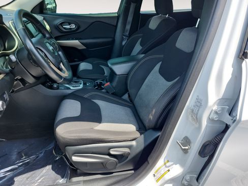 Used 2018 Jeep Cherokee Sport AWD/4WD image 9