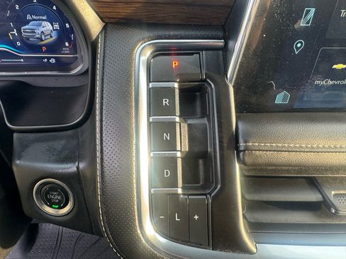 Used 2023 Chevrolet Suburban Premier image 22