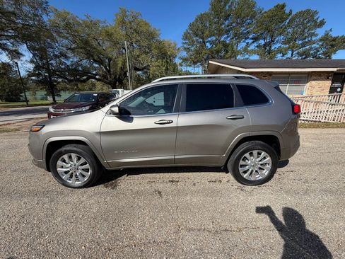 Used 2016 Jeep Cherokee Overland w/ Technology Group image 8