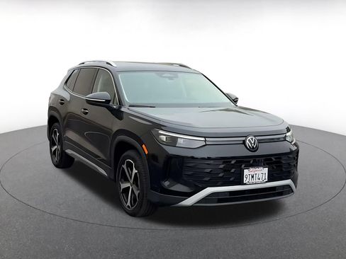 Used 2026 Volkswagen Tiguan SE AWD/4WD image 3