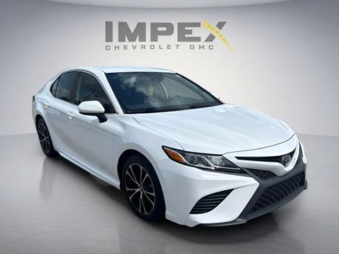 Used 2020 Toyota Camry SE FWD image 7