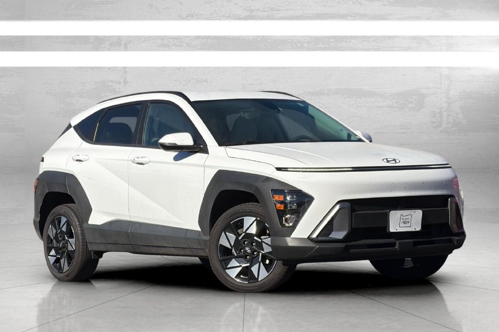 Used 2025 Hyundai Kona SEL AWD/4WD image 2