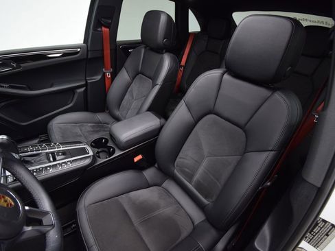 Used 2021 Porsche Macan image 20