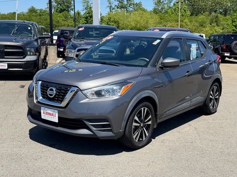 Used 2018 Nissan Kicks SV FWD image 8