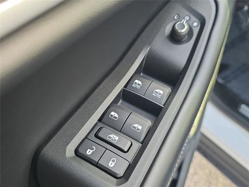 Used 2025 Jeep Grand Cherokee Limited w/ Black Appearance Package AWD/4WD image 13