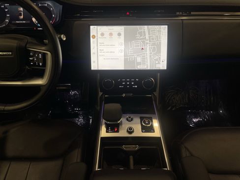 Used 2023 Land Rover Range Rover SE image 18