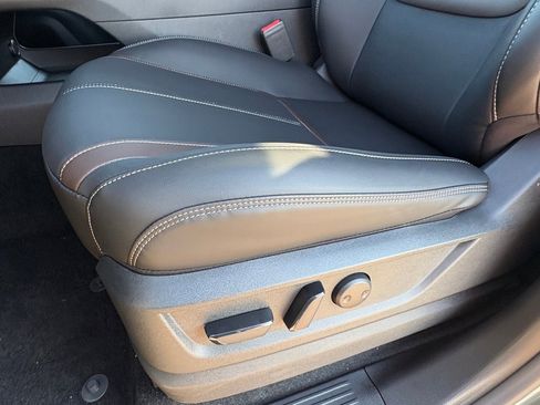 New 2026 Nissan Armada SL w/ Captain's Chari Seat Package image 20