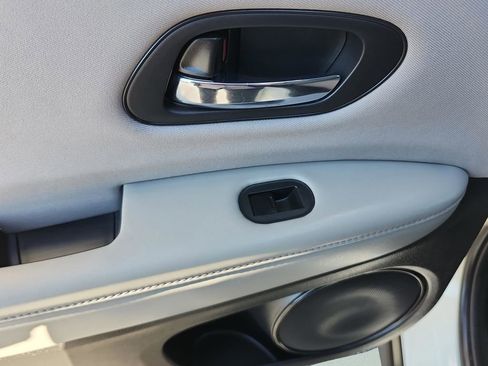 Used 2017 Honda HR-V LX image 24