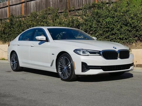 Used 2023 BMW 530e w/ Premium Package image 2
