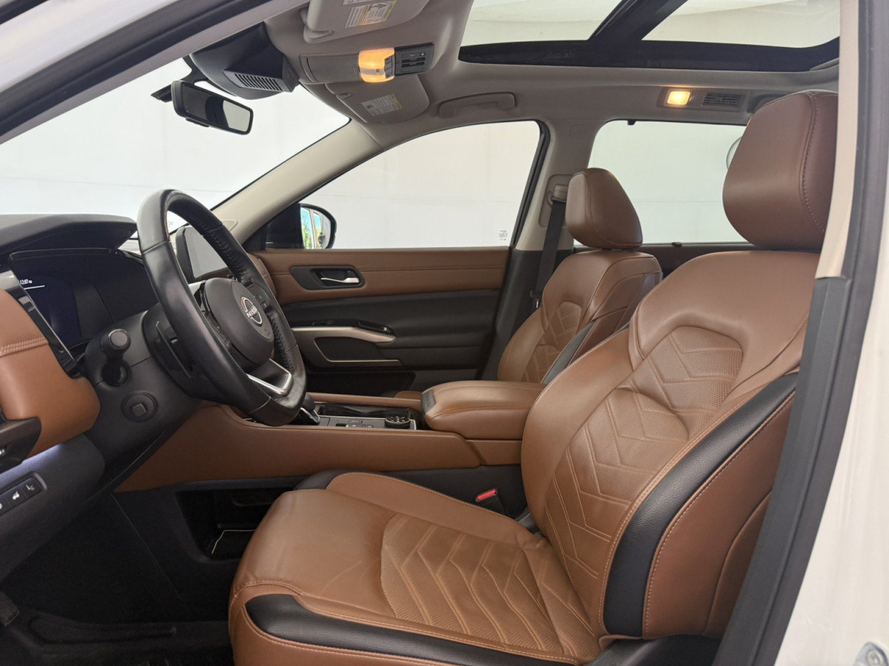 Used 2023 Nissan Pathfinder Platinum AWD/4WD image 18