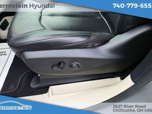 Used 2022 Chrysler Pacifica Touring-L FWD image 15