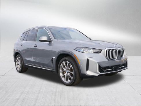 Used 2024 BMW X5 sDrive40i w/ Premium Package image 9