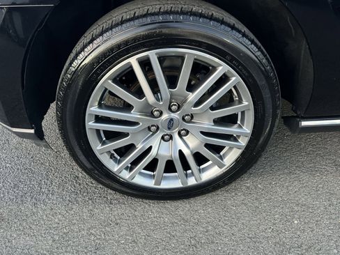 Used 2024 Ford Expedition Limited image 12