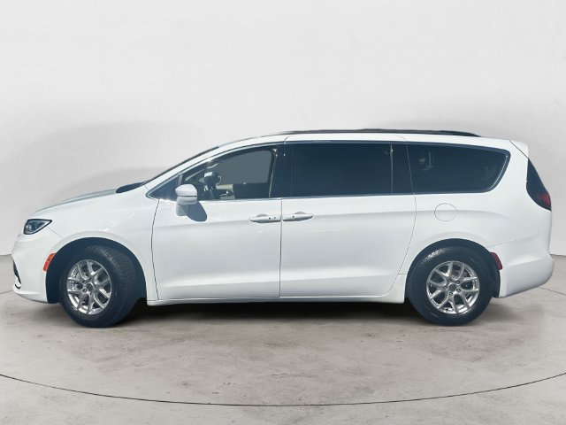 Used 2022 Chrysler Pacifica Touring-L FWD image 2