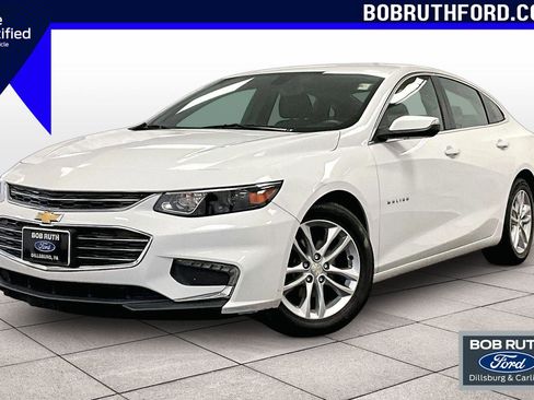 Used 2017 Chevrolet Malibu LT image 1