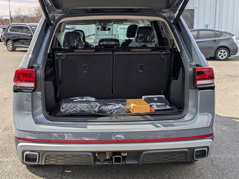 New 2025 Volkswagen Atlas Peak Edition SE image 25