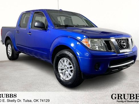 Used 2015 Nissan Frontier SV image 1