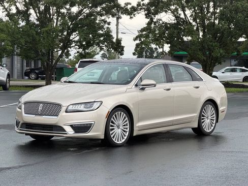 Used 2017 Lincoln MKZ Reserve FWD image 3