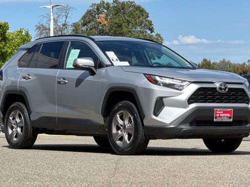 Used 2025 Toyota RAV4 XLE AWD/4WD image 6