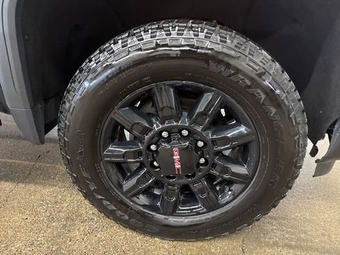 Used 2024 GMC Sierra 2500 AT4 w/ AT4 Premium Plus Package image 9