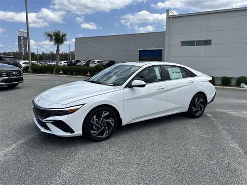 New 2025 Hyundai Elantra Limited image 14