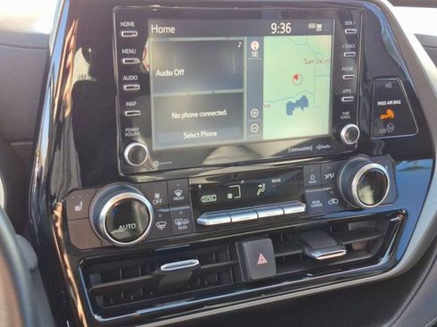 Used 2022 Toyota Highlander XLE image 15