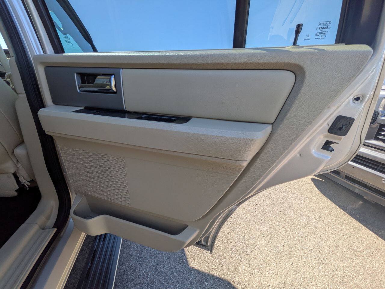 Used 2017 Ford Expedition Limited w/ Equipment Group 301A AWD/4WD image 27
