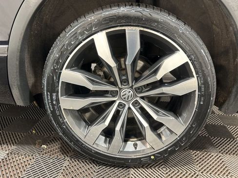 Used 2021 Volkswagen Tiguan SEL Premium R-Line image 34