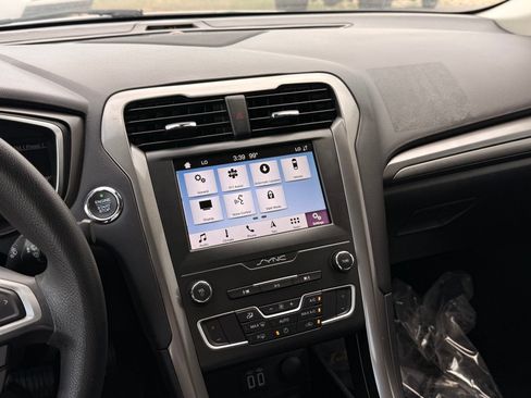 Used 2019 Ford Fusion SE FWD image 32
