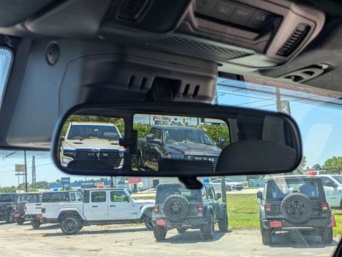 Used 2024 Jeep Gladiator Rubicon w/ Safety Group AWD/4WD image 26