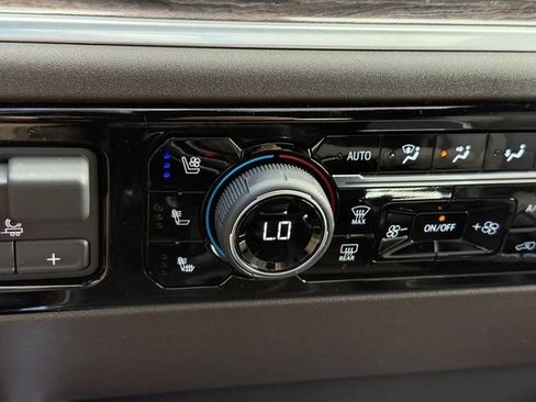 New 2026 Chevrolet Silverado 1500 LTZ w/ LTZ Premium Package AWD/4WD image 19