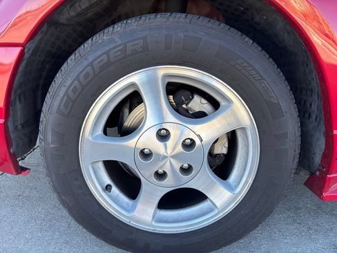 Used 2001 Ford Mustang Convertible RWD image 24