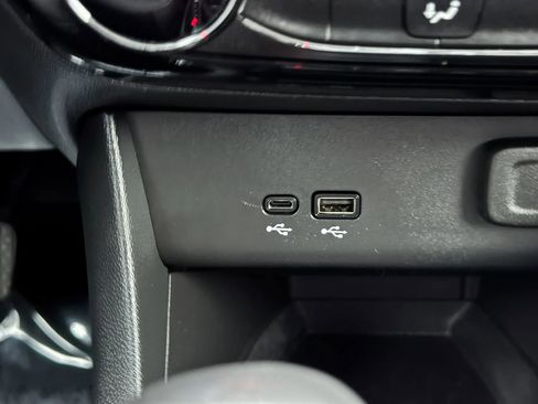 Used 2024 Buick Encore GX Sport Touring FWD image 31