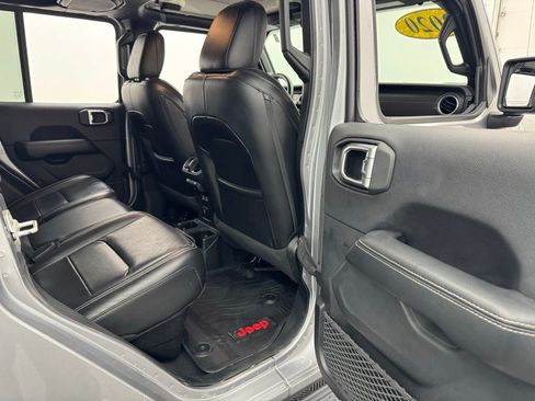 Used 2020 Jeep Gladiator Overland AWD/4WD image 37