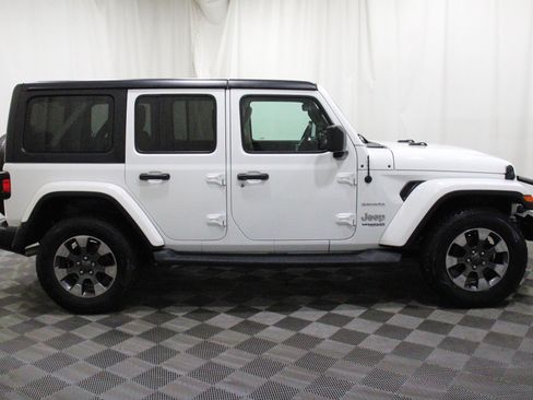 Used 2018 Jeep Wrangler Unlimited Sahara w/ Cold Weather Group AWD/4WD image 27