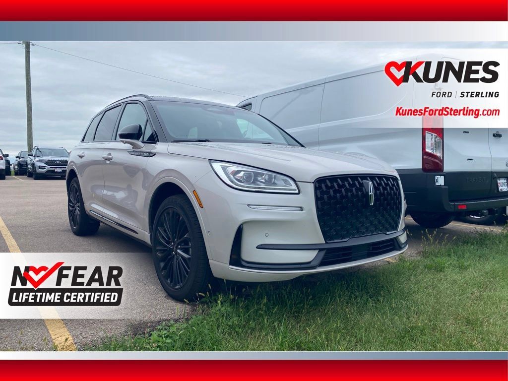 Used 2023 Lincoln Corsair Reserve w/ Equipment Group 202A AWD/4WD image 1