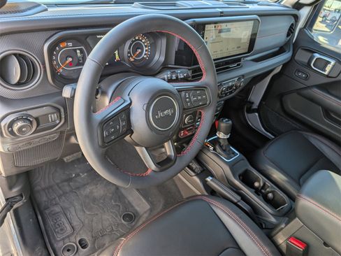 Used 2024 Jeep Wrangler Rubicon image 5