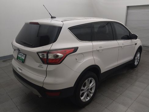 Used 2017 Ford Escape SE FWD image 9
