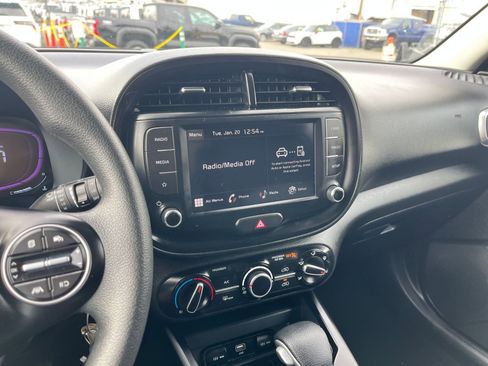Used 2025 Kia Soul LX w/ LX Technology Package image 18