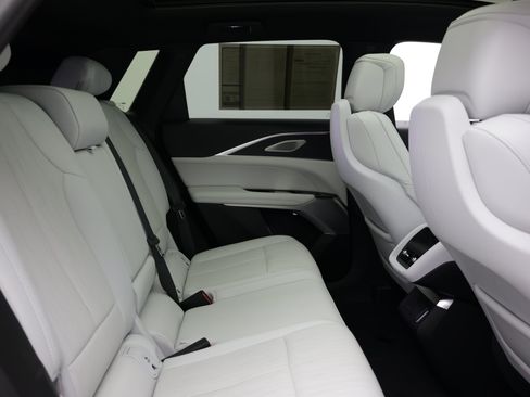Used 2024 Cadillac Lyriq Sport AWD/4WD image 39